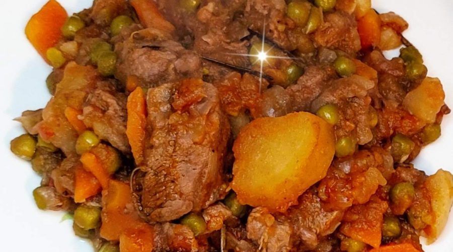 Estufado de carne con patatas y alverjitas