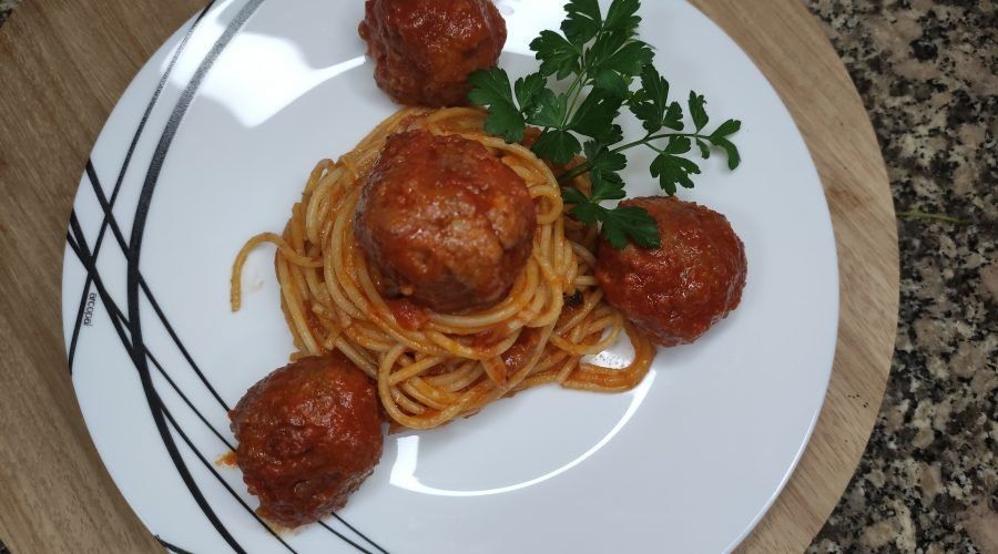 Espaguetis con bolitas de carne