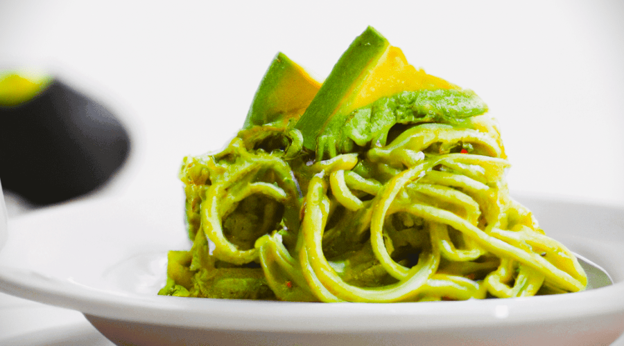 Espaguetis con pesto de aguacate